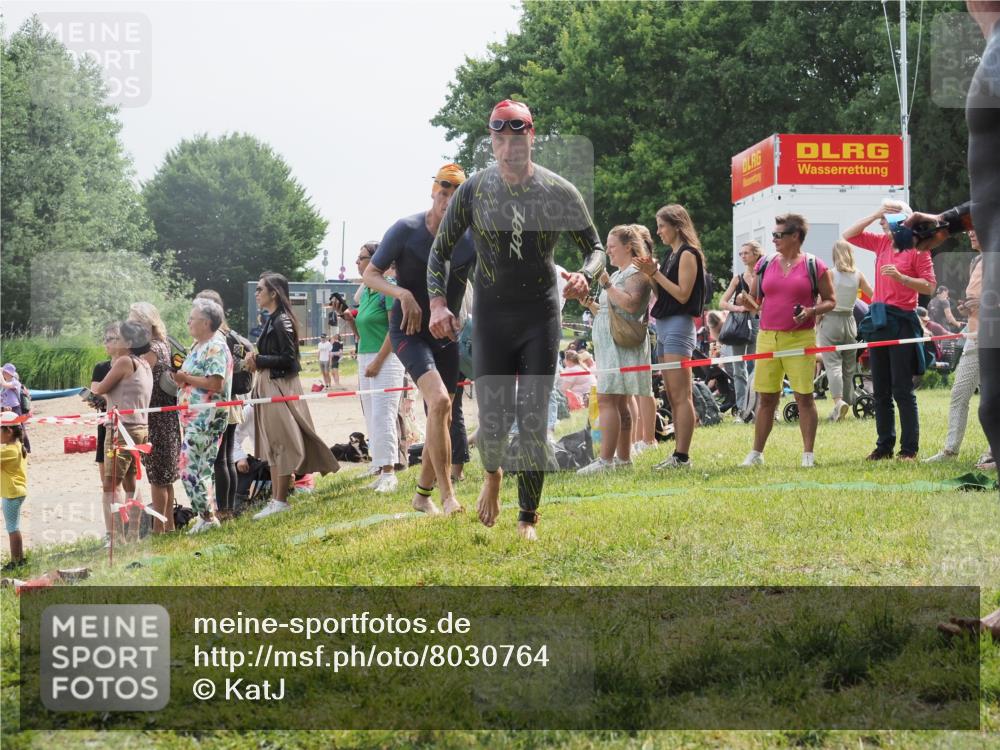 15.06.2025 - 27. Vierlanden-Triathlon KatJ http://msf.ph/oto/8030764 15.06.2025 11:08:25 Schwimmen 797, 828, 835, 836, 845, 847 meine-sportfotos.de