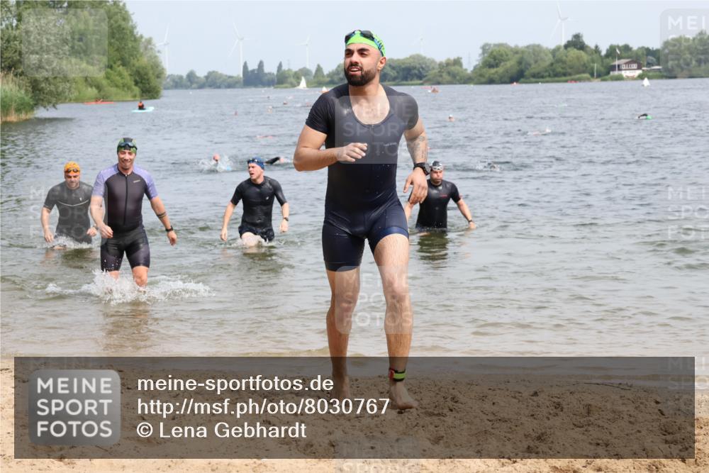 15.06.2025 - 27. Vierlanden-Triathlon Lena Gebhardt http://msf.ph/oto/8030767 15.06.2025 11:08:33 Schwimmen 703, 719, 720, 750, 820, 835, 836, 863 meine-sportfotos.de