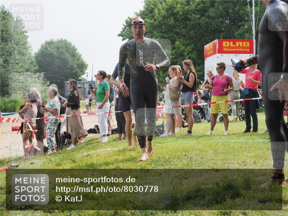 15.06.2025 - 27. Vierlanden-Triathlon KatJ http://msf.ph/oto/8030778 15.06.2025 11:08:25 Schwimmen 797, 828, 835, 836, 845, 847 meine-sportfotos.de