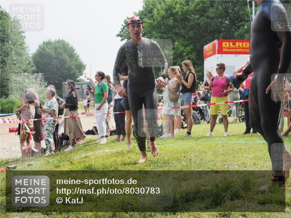 15.06.2025 - 27. Vierlanden-Triathlon KatJ http://msf.ph/oto/8030783 15.06.2025 11:08:25 Schwimmen 797, 828, 835, 836, 845, 847 meine-sportfotos.de