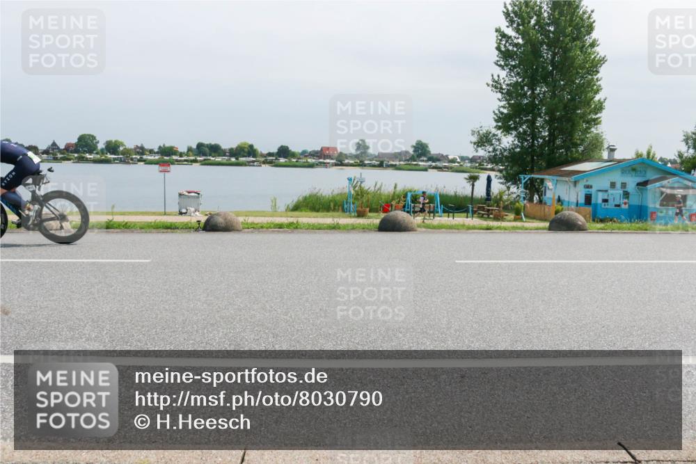 21.06.2025 - 27. Vierlanden-Triathlon H.Heesch http://msf.ph/oto/8030790 15.06.2025 11:31:35 Radfahren 652, 759, 838 meine-sportfotos.de