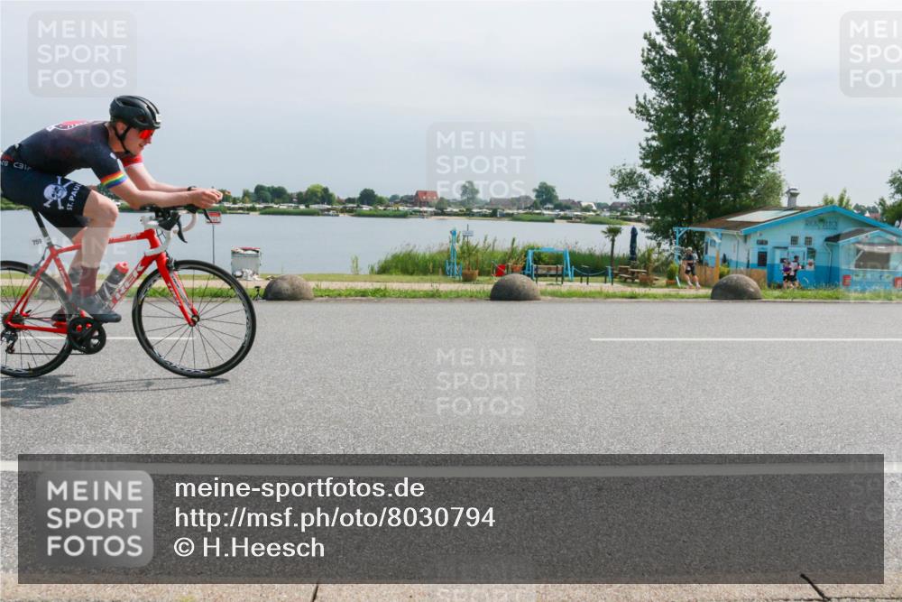 21.06.2025 - 27. Vierlanden-Triathlon H.Heesch http://msf.ph/oto/8030794 15.06.2025 11:31:38 Radfahren 652, 682, 759, 838, 956 meine-sportfotos.de