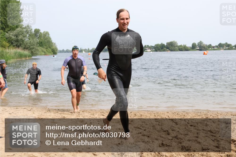 15.06.2025 - 27. Vierlanden-Triathlon Lena Gebhardt http://msf.ph/oto/8030798 15.06.2025 11:08:37 Schwimmen 671, 703, 719, 720, 750, 820, 836, 852, 863 meine-sportfotos.de