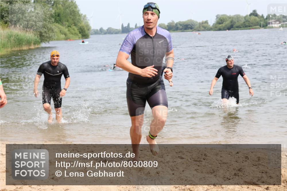 15.06.2025 - 27. Vierlanden-Triathlon Lena Gebhardt http://msf.ph/oto/8030809 15.06.2025 11:08:38 Schwimmen 671, 703, 719, 720, 750, 820, 836, 852, 863 meine-sportfotos.de