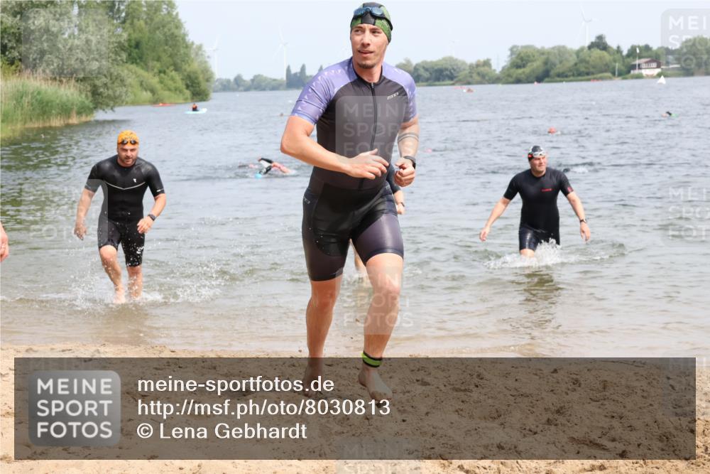 15.06.2025 - 27. Vierlanden-Triathlon Lena Gebhardt http://msf.ph/oto/8030813 15.06.2025 11:08:38 Schwimmen 671, 703, 719, 720, 750, 820, 836, 852, 863 meine-sportfotos.de