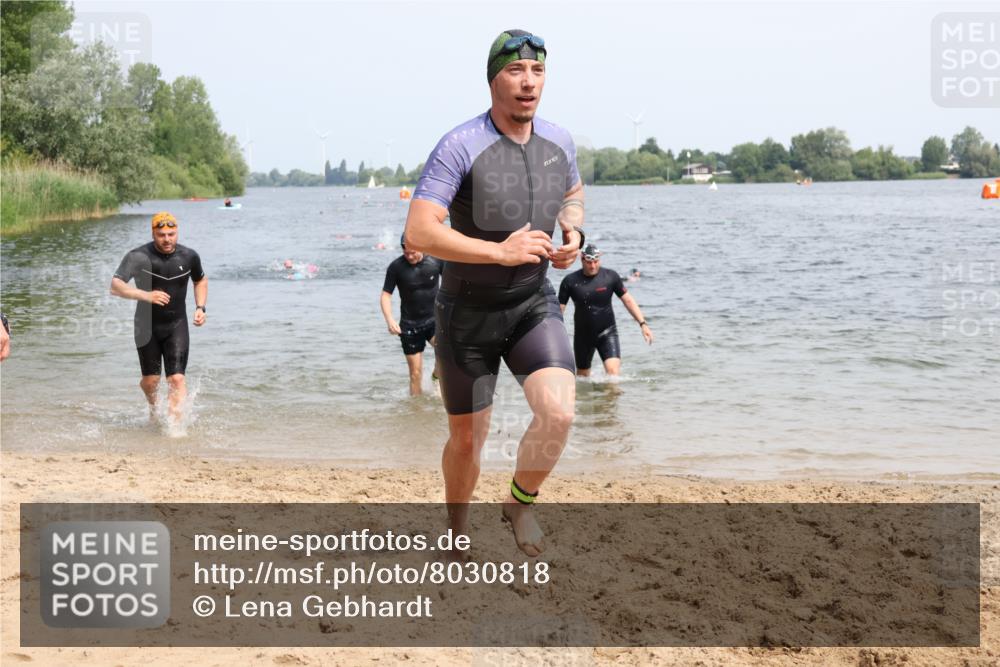 15.06.2025 - 27. Vierlanden-Triathlon Lena Gebhardt http://msf.ph/oto/8030818 15.06.2025 11:08:39 Schwimmen 671, 703, 719, 720, 750, 820, 852, 863 meine-sportfotos.de