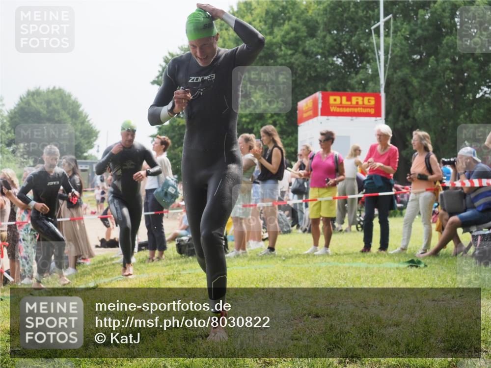 15.06.2025 - 27. Vierlanden-Triathlon KatJ http://msf.ph/oto/8030822 15.06.2025 11:08:32 Schwimmen 719, 750, 820, 835, 836, 845, 847 meine-sportfotos.de