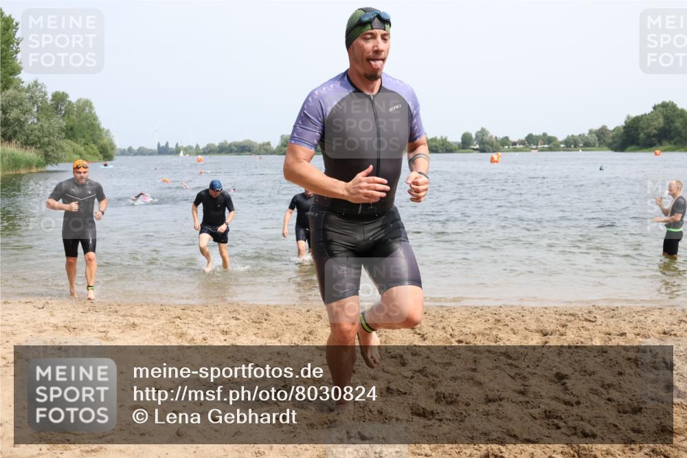 15.06.2025 - 27. Vierlanden-Triathlon Lena Gebhardt http://msf.ph/oto/8030824 15.06.2025 11:08:39 Schwimmen 671, 703, 719, 720, 750, 820, 852, 863 meine-sportfotos.de