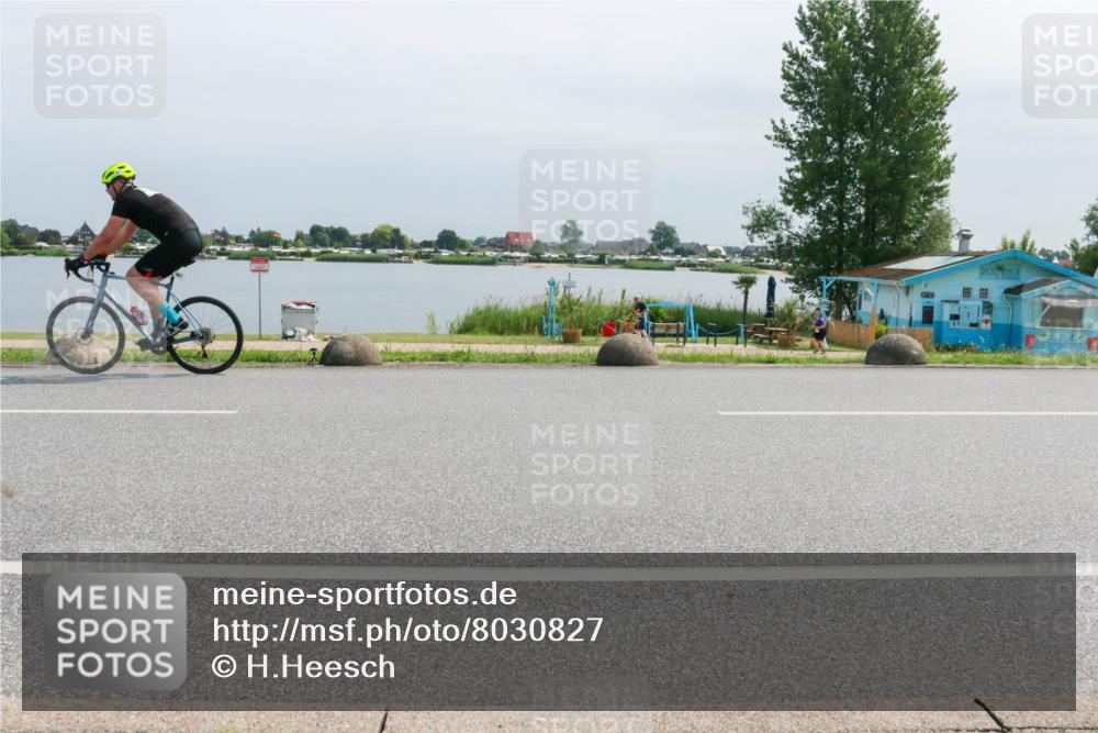 21.06.2025 - 27. Vierlanden-Triathlon H.Heesch http://msf.ph/oto/8030827 15.06.2025 11:31:41 Radfahren 652, 682, 759, 838, 956, 957 meine-sportfotos.de