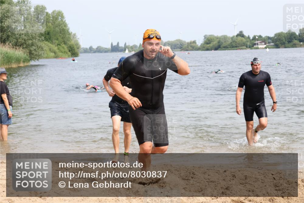 15.06.2025 - 27. Vierlanden-Triathlon Lena Gebhardt http://msf.ph/oto/8030837 15.06.2025 11:08:41 Schwimmen 671, 703, 719, 720, 852, 863 meine-sportfotos.de