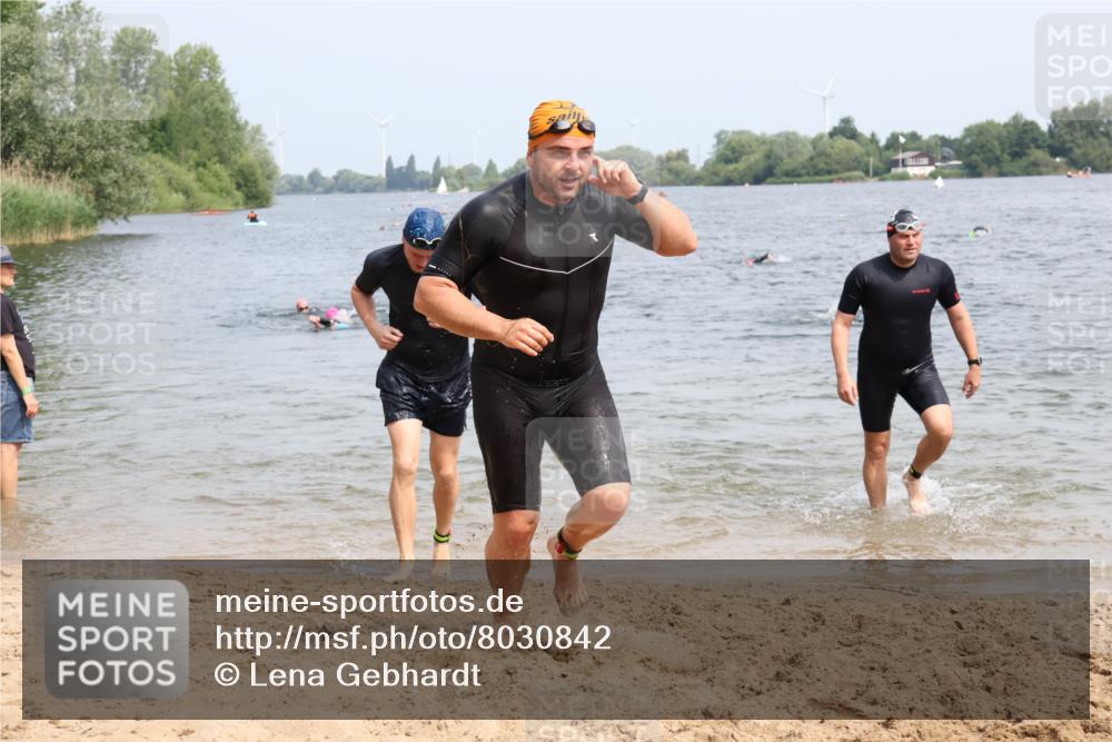 15.06.2025 - 27. Vierlanden-Triathlon Lena Gebhardt http://msf.ph/oto/8030842 15.06.2025 11:08:41 Schwimmen 671, 703, 719, 720, 852, 863 meine-sportfotos.de