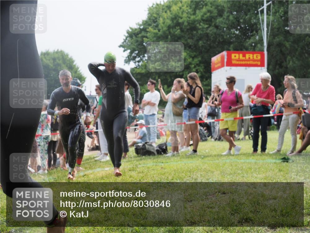 15.06.2025 - 27. Vierlanden-Triathlon KatJ http://msf.ph/oto/8030846 15.06.2025 11:08:33 Schwimmen 719, 750, 820, 835, 836, 845, 847 meine-sportfotos.de