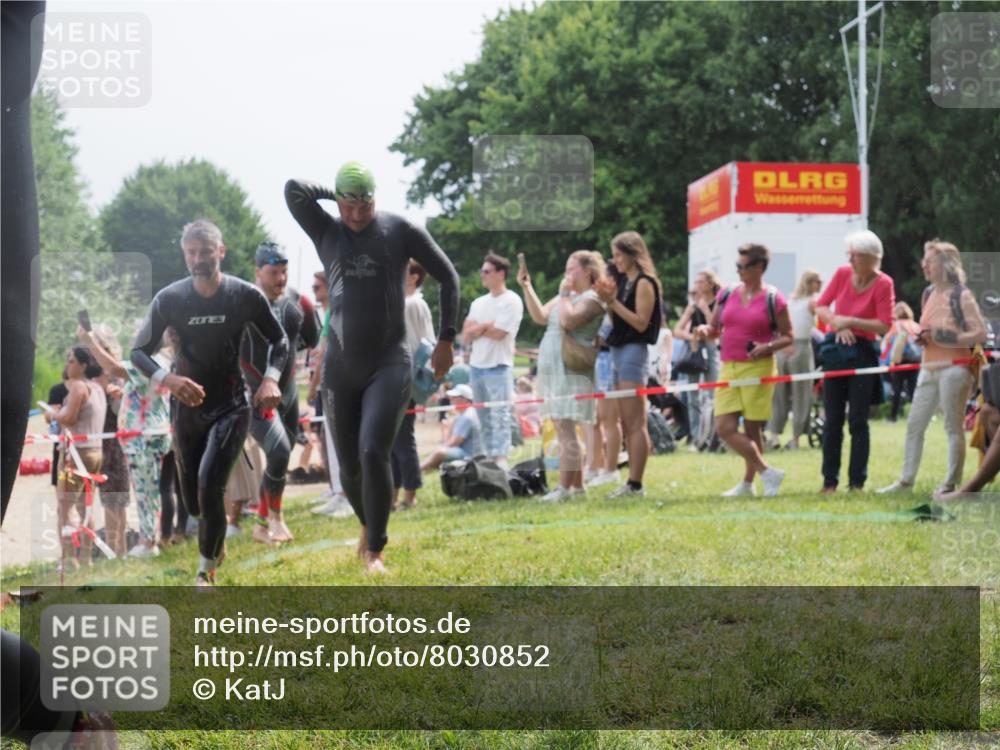 15.06.2025 - 27. Vierlanden-Triathlon KatJ http://msf.ph/oto/8030852 15.06.2025 11:08:33 Schwimmen 719, 750, 820, 835, 836, 845, 847 meine-sportfotos.de