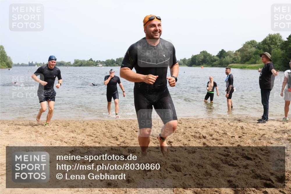 15.06.2025 - 27. Vierlanden-Triathlon Lena Gebhardt http://msf.ph/oto/8030860 15.06.2025 11:08:43 Schwimmen 671, 703, 719, 720, 852, 863 meine-sportfotos.de