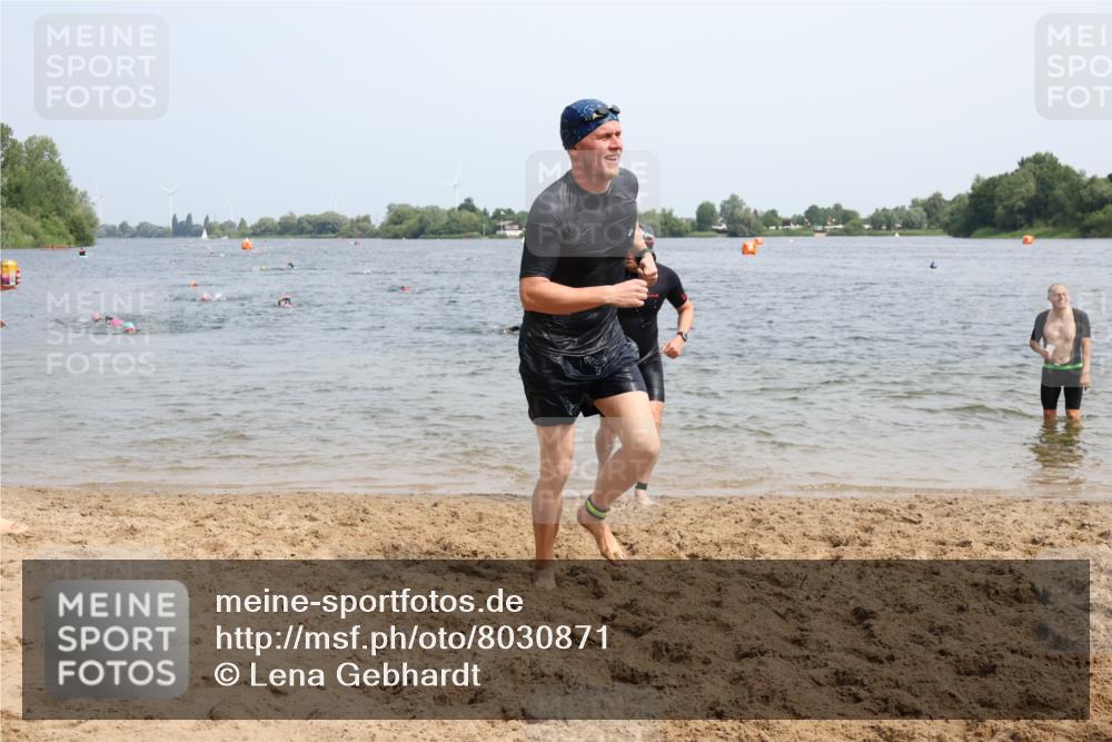 15.06.2025 - 27. Vierlanden-Triathlon Lena Gebhardt http://msf.ph/oto/8030871 15.06.2025 11:08:44 Schwimmen 671, 703, 719, 720, 852, 863 meine-sportfotos.de