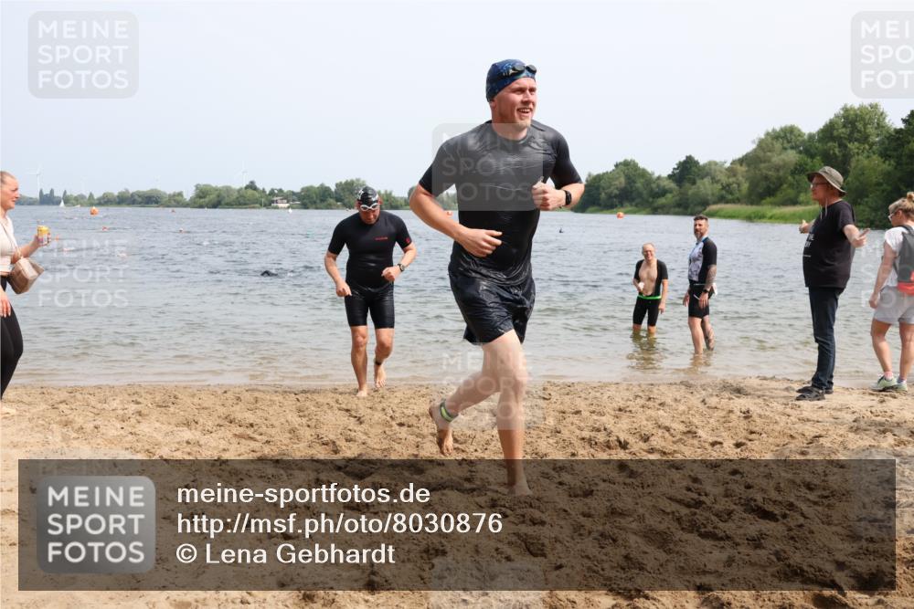 15.06.2025 - 27. Vierlanden-Triathlon Lena Gebhardt http://msf.ph/oto/8030876 15.06.2025 11:08:44 Schwimmen 671, 703, 719, 720, 852, 863 meine-sportfotos.de