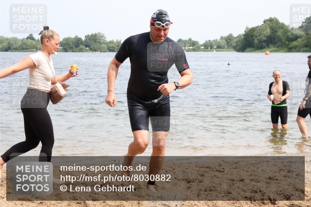 15.06.2025 - 27. Vierlanden-Triathlon Lena Gebhardt http://msf.ph/oto/8030882 15.06.2025 11:08:46 Schwimmen 671, 703, 720, 852, 863 meine-sportfotos.de