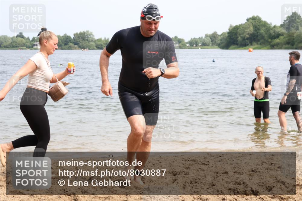 15.06.2025 - 27. Vierlanden-Triathlon Lena Gebhardt http://msf.ph/oto/8030887 15.06.2025 11:08:46 Schwimmen 671, 703, 720, 852, 863 meine-sportfotos.de