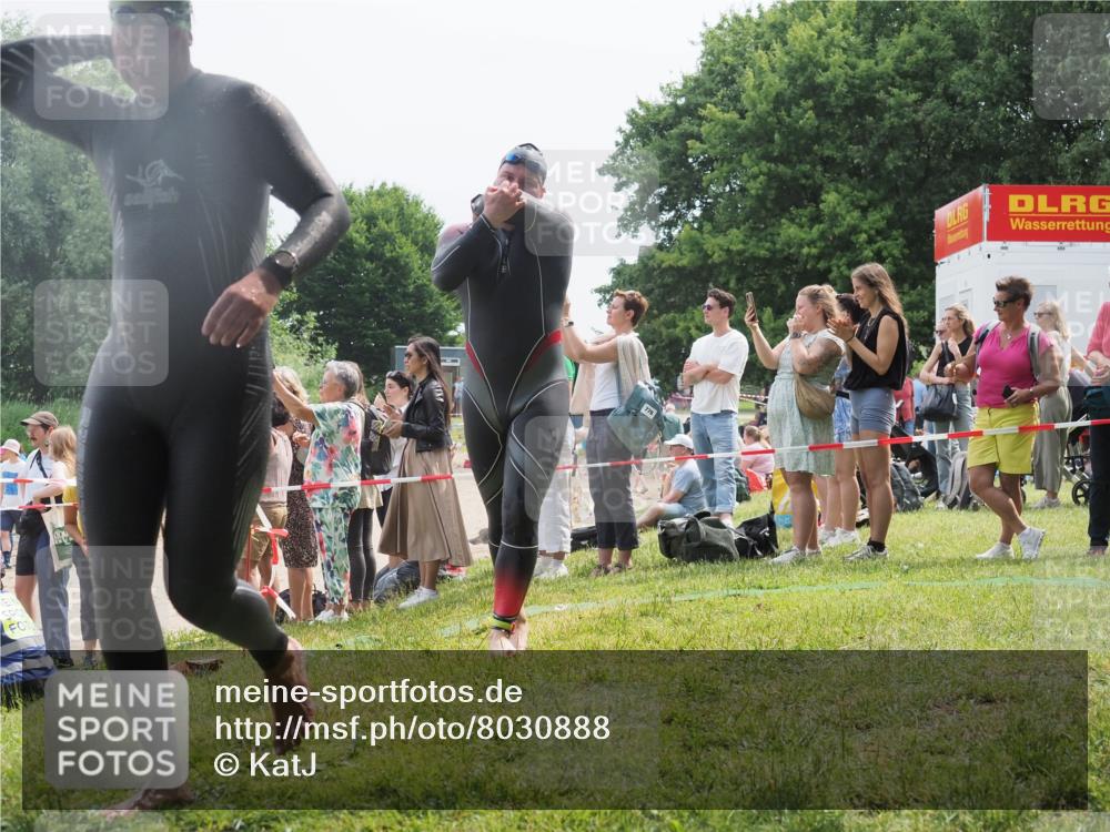 15.06.2025 - 27. Vierlanden-Triathlon KatJ http://msf.ph/oto/8030888 15.06.2025 11:08:35 Schwimmen 703, 719, 750, 820, 835, 836, 863 meine-sportfotos.de