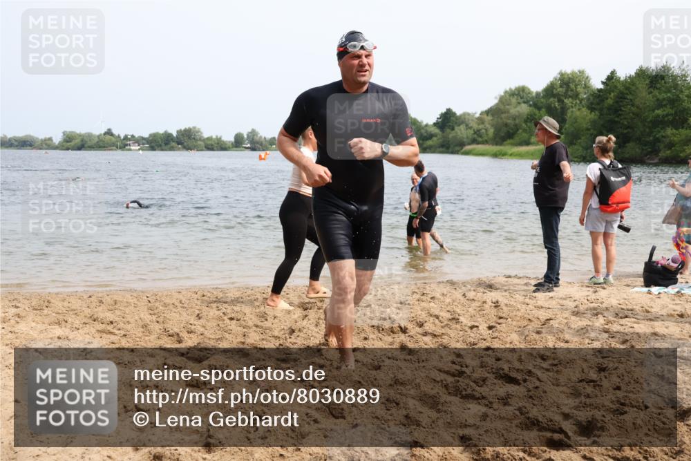 15.06.2025 - 27. Vierlanden-Triathlon Lena Gebhardt http://msf.ph/oto/8030889 15.06.2025 11:08:47 Schwimmen 671, 703, 720, 852, 863 meine-sportfotos.de