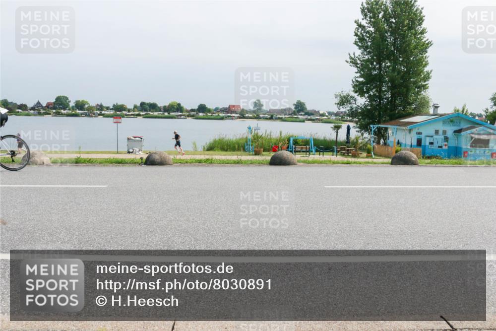 21.06.2025 - 27. Vierlanden-Triathlon H.Heesch http://msf.ph/oto/8030891 15.06.2025 11:31:54 Radfahren 113, 252, 761, 898, 913 meine-sportfotos.de