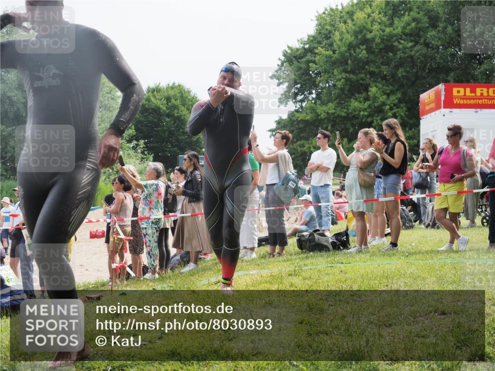 15.06.2025 - 27. Vierlanden-Triathlon KatJ http://msf.ph/oto/8030893 15.06.2025 11:08:35 Schwimmen 703, 719, 750, 820, 835, 836, 863 meine-sportfotos.de