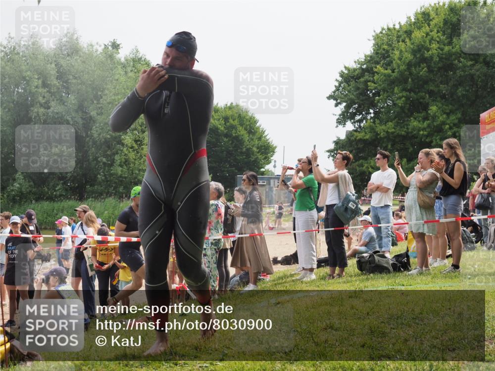 15.06.2025 - 27. Vierlanden-Triathlon KatJ http://msf.ph/oto/8030900 15.06.2025 11:08:37 Schwimmen 703, 719, 750, 820, 835, 836, 863 meine-sportfotos.de