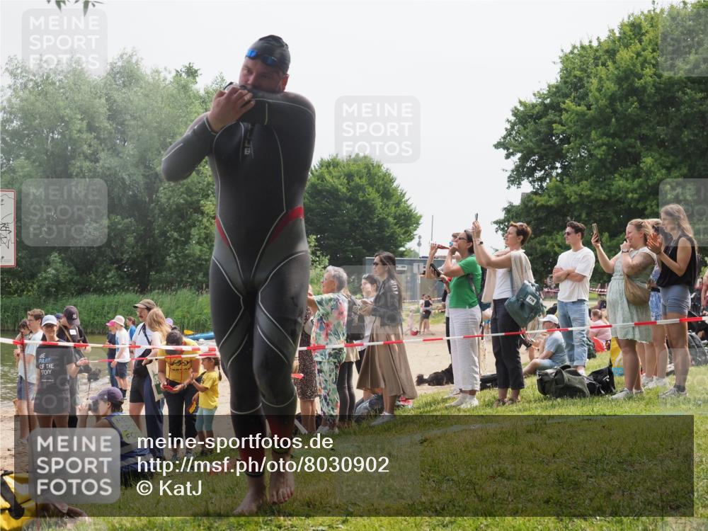 15.06.2025 - 27. Vierlanden-Triathlon KatJ http://msf.ph/oto/8030902 15.06.2025 11:08:37 Schwimmen 703, 719, 750, 820, 835, 836, 863 meine-sportfotos.de