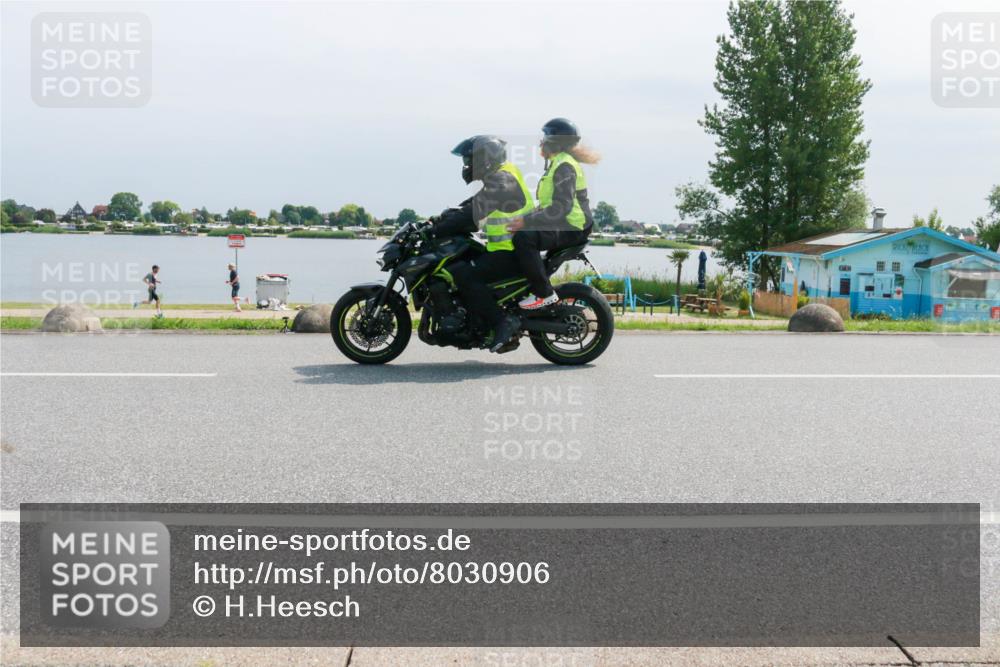 21.06.2025 - 27. Vierlanden-Triathlon H.Heesch http://msf.ph/oto/8030906 15.06.2025 11:31:55 Radfahren 113, 252, 761, 898, 913 meine-sportfotos.de