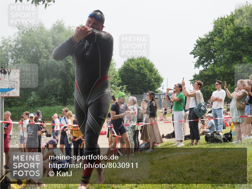 15.06.2025 - 27. Vierlanden-Triathlon KatJ http://msf.ph/oto/8030911 15.06.2025 11:08:37 Schwimmen 703, 719, 750, 820, 835, 836, 863 meine-sportfotos.de