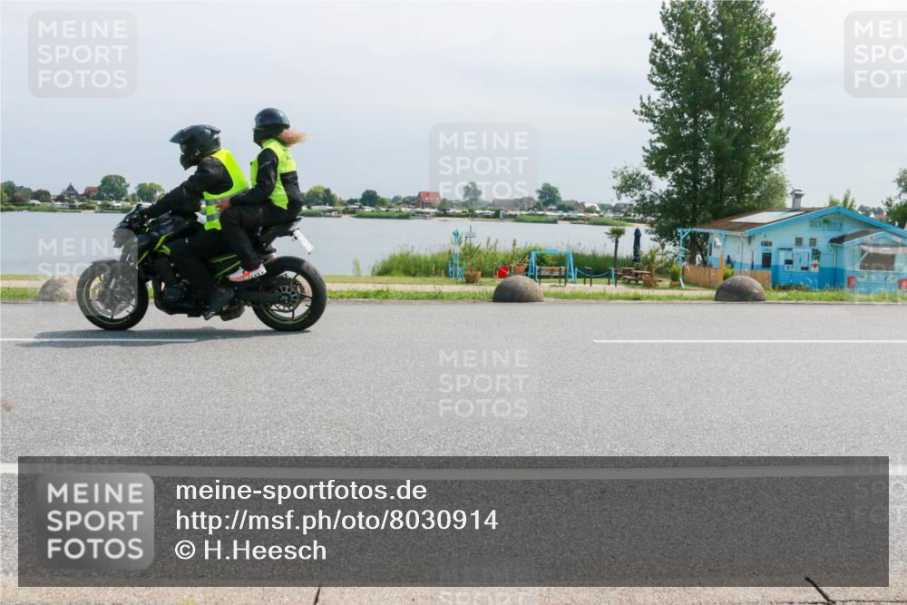 21.06.2025 - 27. Vierlanden-Triathlon H.Heesch http://msf.ph/oto/8030914 15.06.2025 11:31:55 Radfahren 113, 252, 761, 898, 913 meine-sportfotos.de