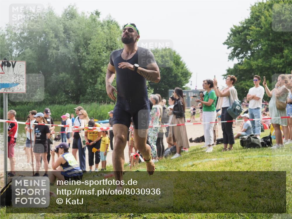 15.06.2025 - 27. Vierlanden-Triathlon KatJ http://msf.ph/oto/8030936 15.06.2025 11:08:40 Schwimmen 703, 719, 720, 750, 820, 836, 863 meine-sportfotos.de