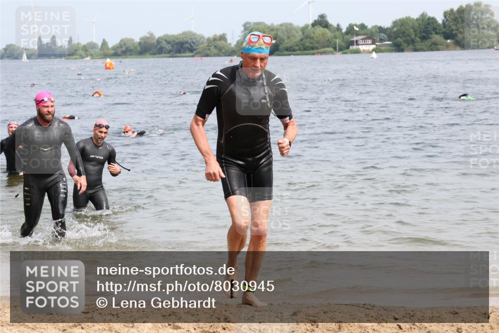 15.06.2025 - 27. Vierlanden-Triathlon Lena Gebhardt http://msf.ph/oto/8030945 15.06.2025 11:09:05 Schwimmen 776, 811, 816, 846 meine-sportfotos.de