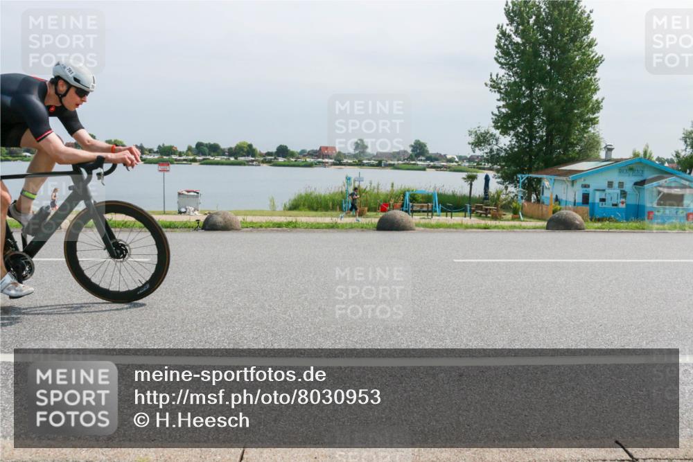21.06.2025 - 27. Vierlanden-Triathlon H.Heesch http://msf.ph/oto/8030953 15.06.2025 11:31:58 Radfahren 113, 761, 898, 913 meine-sportfotos.de