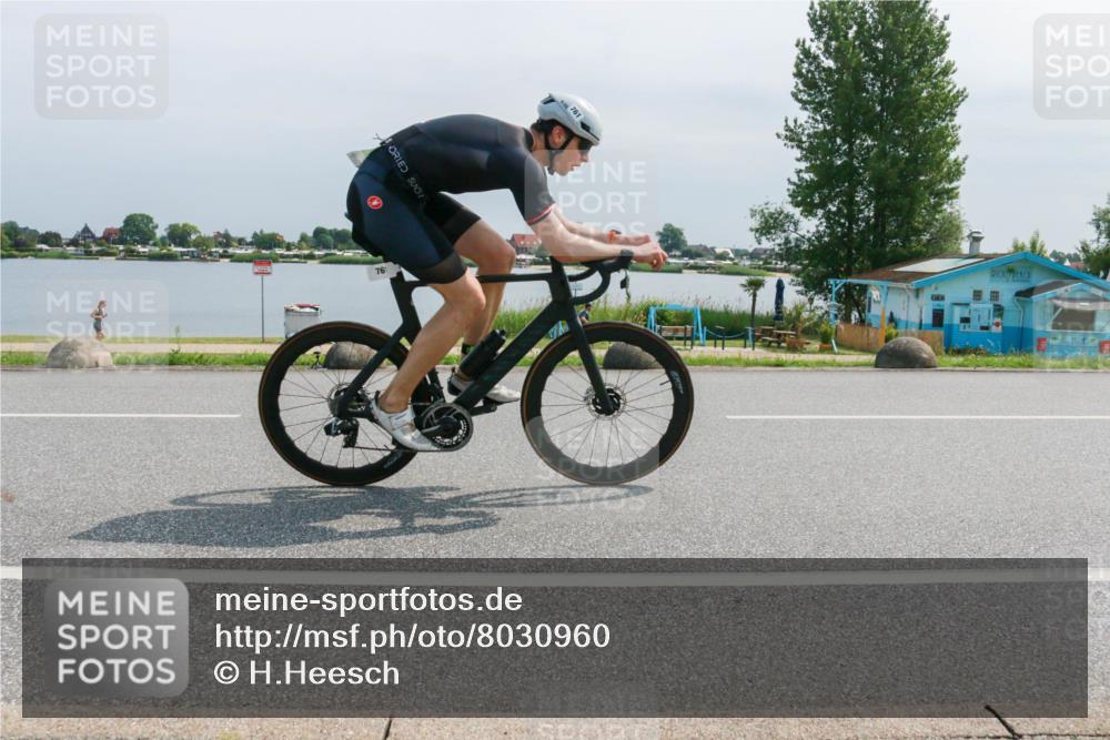 21.06.2025 - 27. Vierlanden-Triathlon H.Heesch http://msf.ph/oto/8030960 15.06.2025 11:31:58 Radfahren 113, 761, 898, 913 meine-sportfotos.de
