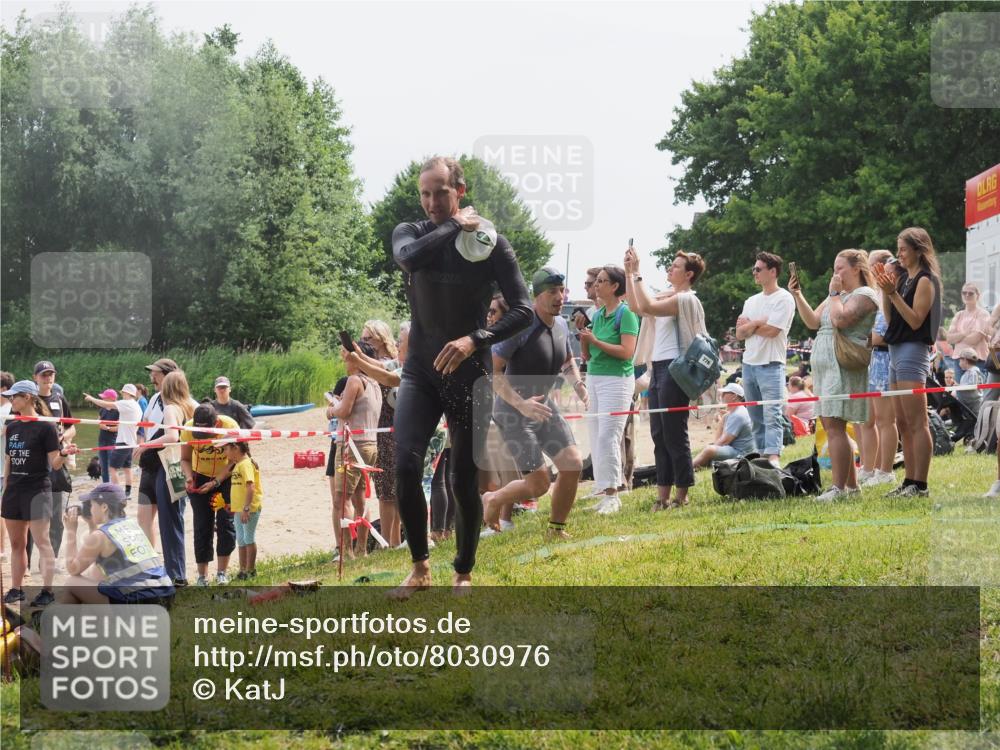 15.06.2025 - 27. Vierlanden-Triathlon KatJ http://msf.ph/oto/8030976 15.06.2025 11:08:42 Schwimmen 671, 703, 719, 720, 750, 820, 863 meine-sportfotos.de