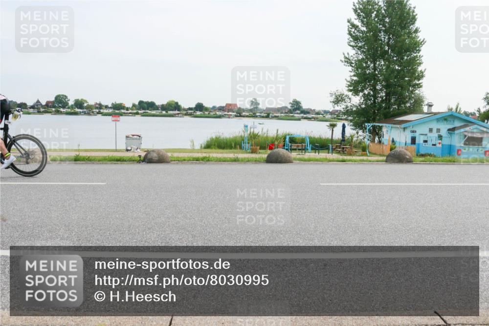 15.06.2025 - 27. Vierlanden-Triathlon H.Heesch http://msf.ph/oto/8030995 15.06.2025 10:35:06 Radfahren 45, 122, 128, 137, 316 meine-sportfotos.de