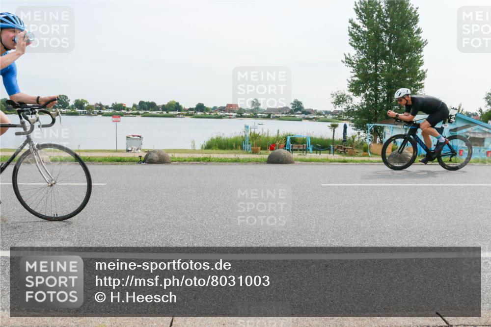15.06.2025 - 27. Vierlanden-Triathlon H.Heesch http://msf.ph/oto/8031003 15.06.2025 10:35:07 Radfahren 45, 122, 128, 137, 316 meine-sportfotos.de