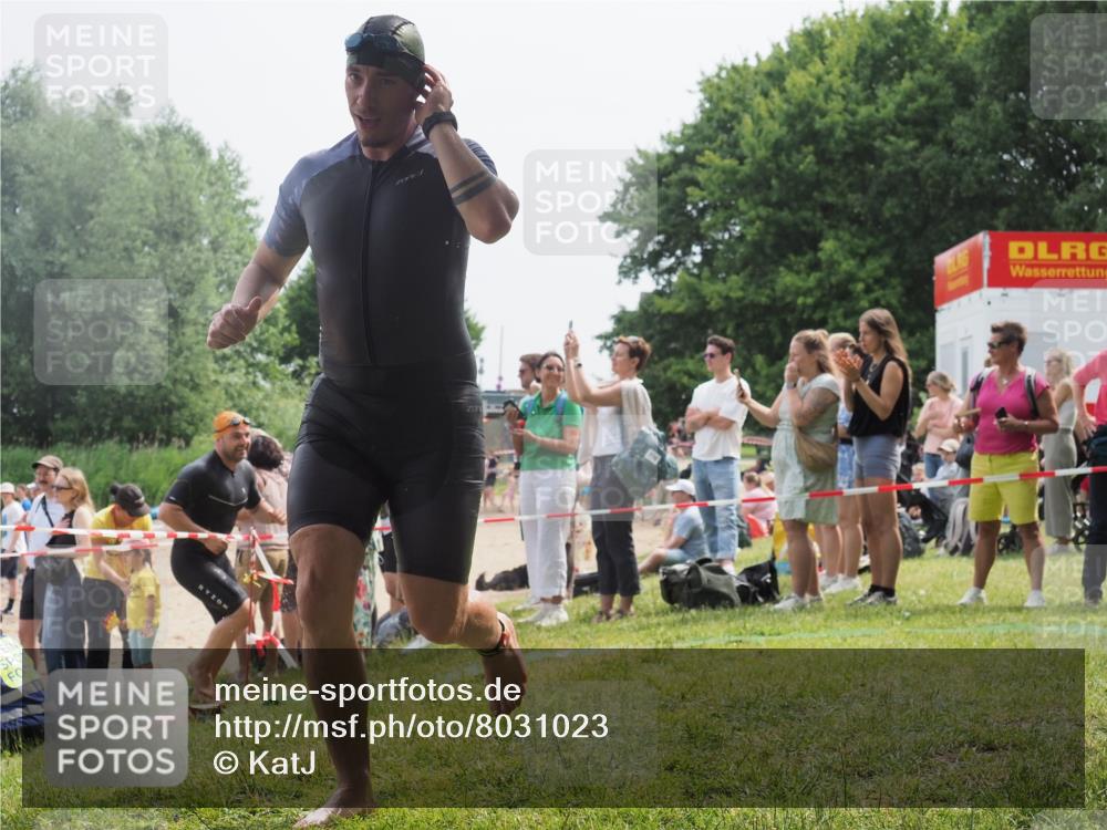 15.06.2025 - 27. Vierlanden-Triathlon KatJ http://msf.ph/oto/8031023 15.06.2025 11:08:44 Schwimmen 671, 703, 719, 720, 852, 863 meine-sportfotos.de