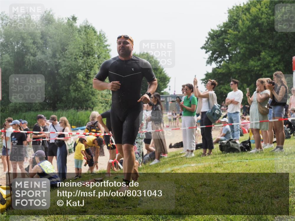 15.06.2025 - 27. Vierlanden-Triathlon KatJ http://msf.ph/oto/8031043 15.06.2025 11:08:47 Schwimmen 671, 703, 719, 720, 852, 863 meine-sportfotos.de