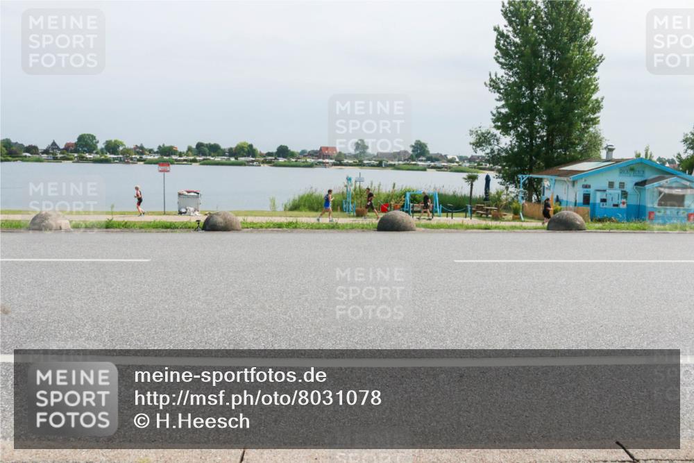 21.06.2025 - 27. Vierlanden-Triathlon H.Heesch http://msf.ph/oto/8031078 15.06.2025 11:32:12 Radfahren 892 meine-sportfotos.de