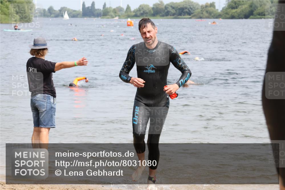 15.06.2025 - 27. Vierlanden-Triathlon Lena Gebhardt http://msf.ph/oto/8031080 15.06.2025 11:09:32 Schwimmen 783, 856 meine-sportfotos.de