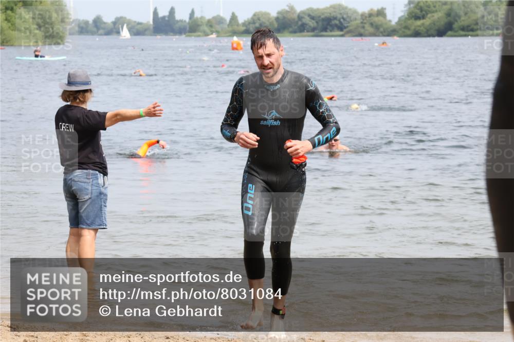 15.06.2025 - 27. Vierlanden-Triathlon Lena Gebhardt http://msf.ph/oto/8031084 15.06.2025 11:09:32 Schwimmen 783, 856 meine-sportfotos.de