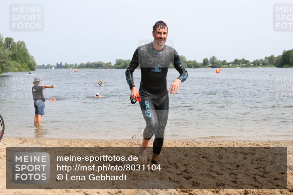 15.06.2025 - 27. Vierlanden-Triathlon Lena Gebhardt http://msf.ph/oto/8031104 15.06.2025 11:09:35 Schwimmen 783, 856 meine-sportfotos.de