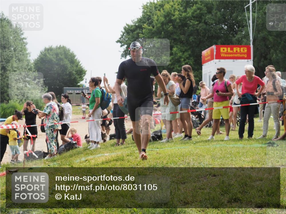 15.06.2025 - 27. Vierlanden-Triathlon KatJ http://msf.ph/oto/8031105 15.06.2025 11:08:53 Schwimmen 671, 720, 852 meine-sportfotos.de