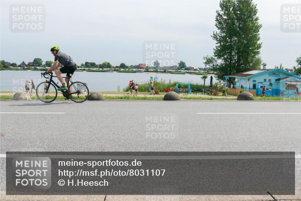 21.06.2025 - 27. Vierlanden-Triathlon H.Heesch http://msf.ph/oto/8031107 15.06.2025 11:32:23 Radfahren 955 meine-sportfotos.de