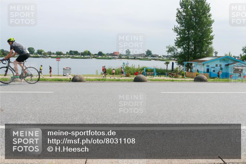21.06.2025 - 27. Vierlanden-Triathlon H.Heesch http://msf.ph/oto/8031108 15.06.2025 11:32:23 Radfahren 955 meine-sportfotos.de
