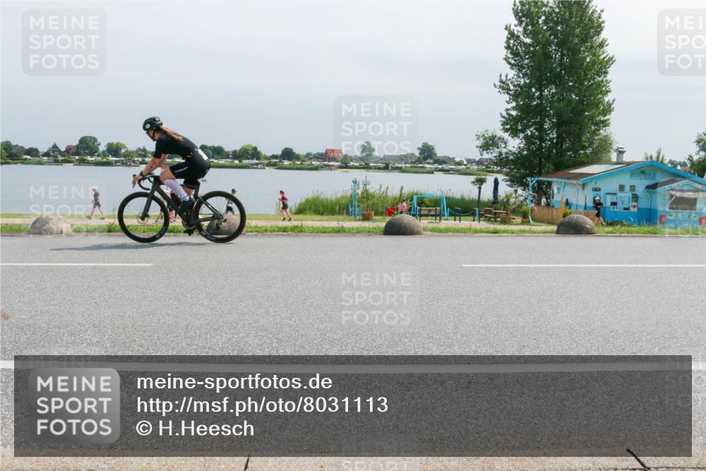 21.06.2025 - 27. Vierlanden-Triathlon H.Heesch http://msf.ph/oto/8031113 15.06.2025 11:32:25 Radfahren 889, 955 meine-sportfotos.de