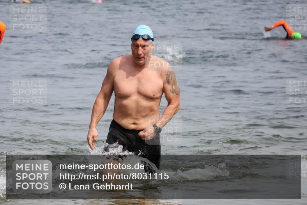 15.06.2025 - 27. Vierlanden-Triathlon Lena Gebhardt http://msf.ph/oto/8031115 15.06.2025 11:09:44 Schwimmen 745, 783, 784 meine-sportfotos.de