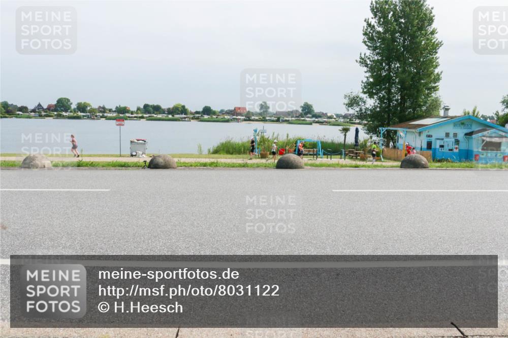 21.06.2025 - 27. Vierlanden-Triathlon H.Heesch http://msf.ph/oto/8031122 15.06.2025 11:32:29 Radfahren 677, 889, 955 meine-sportfotos.de